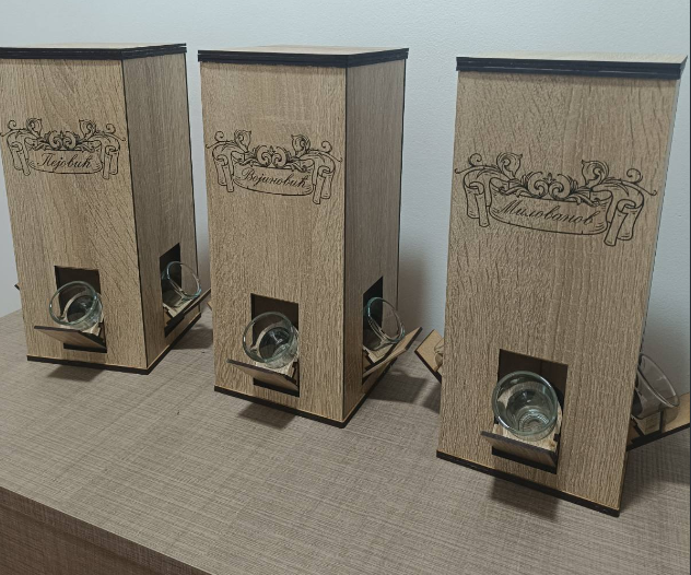 UKRASNI ETNO-DRVENI MINI BAR