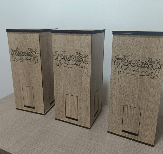 UKRASNI ETNO-DRVENI MINI BAR
