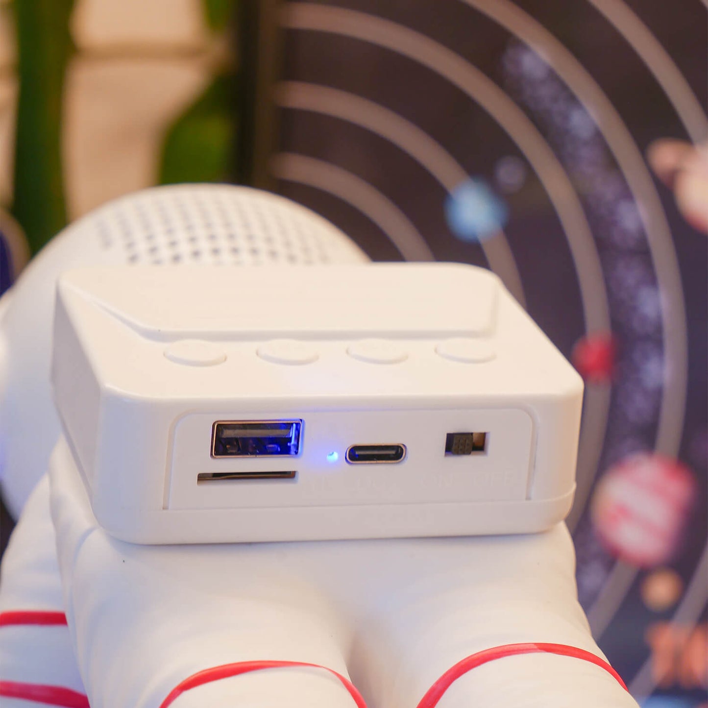 Astronaot Bluetooth zvučnik i svetlo za raspoloženje - Mesec
